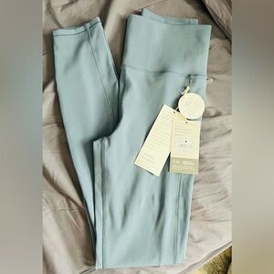 NWT Vuori Studio Pocket Legging S Long light azure